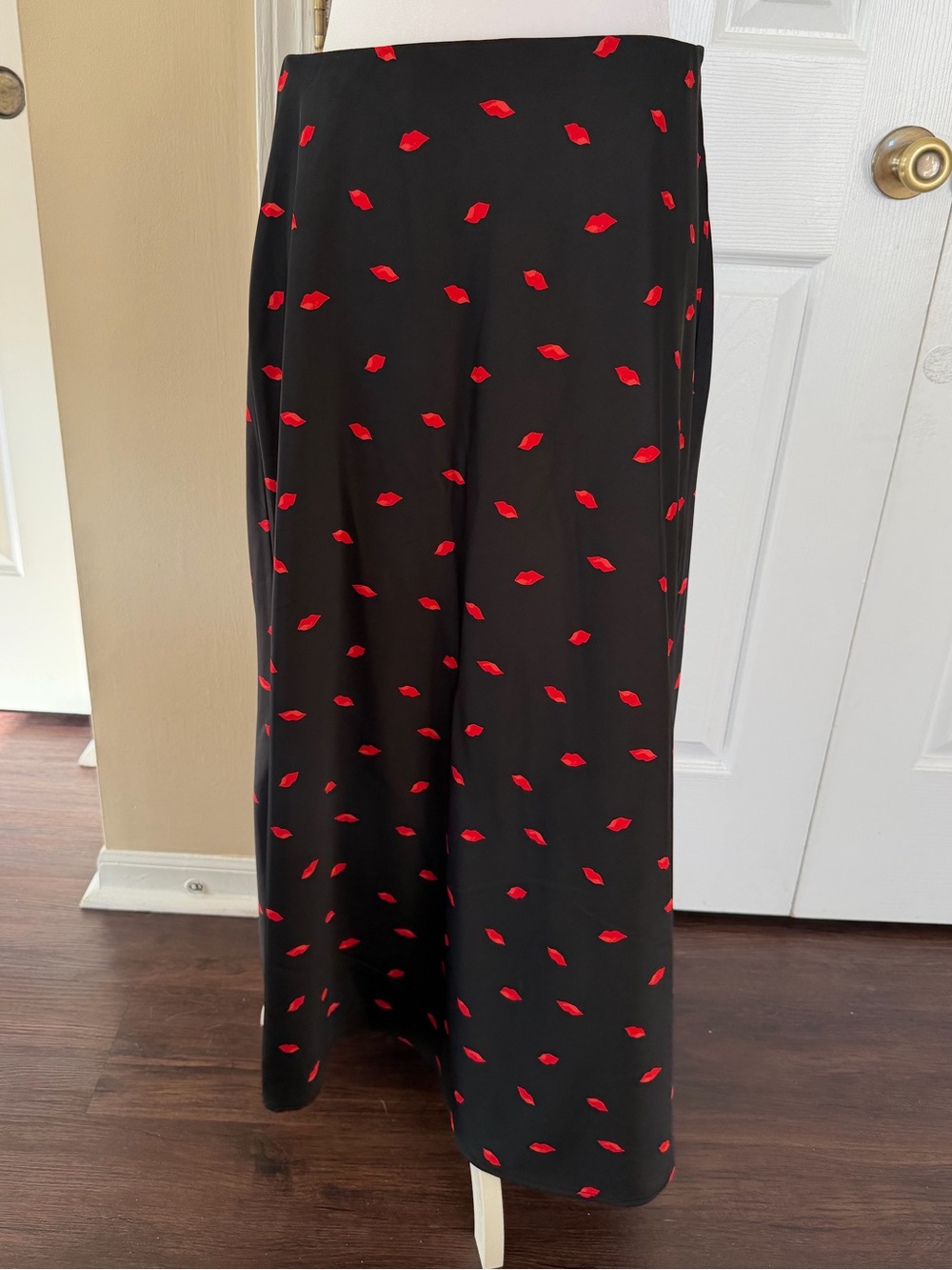 a new day Black Wide-Leg Pants with Red Lip Print